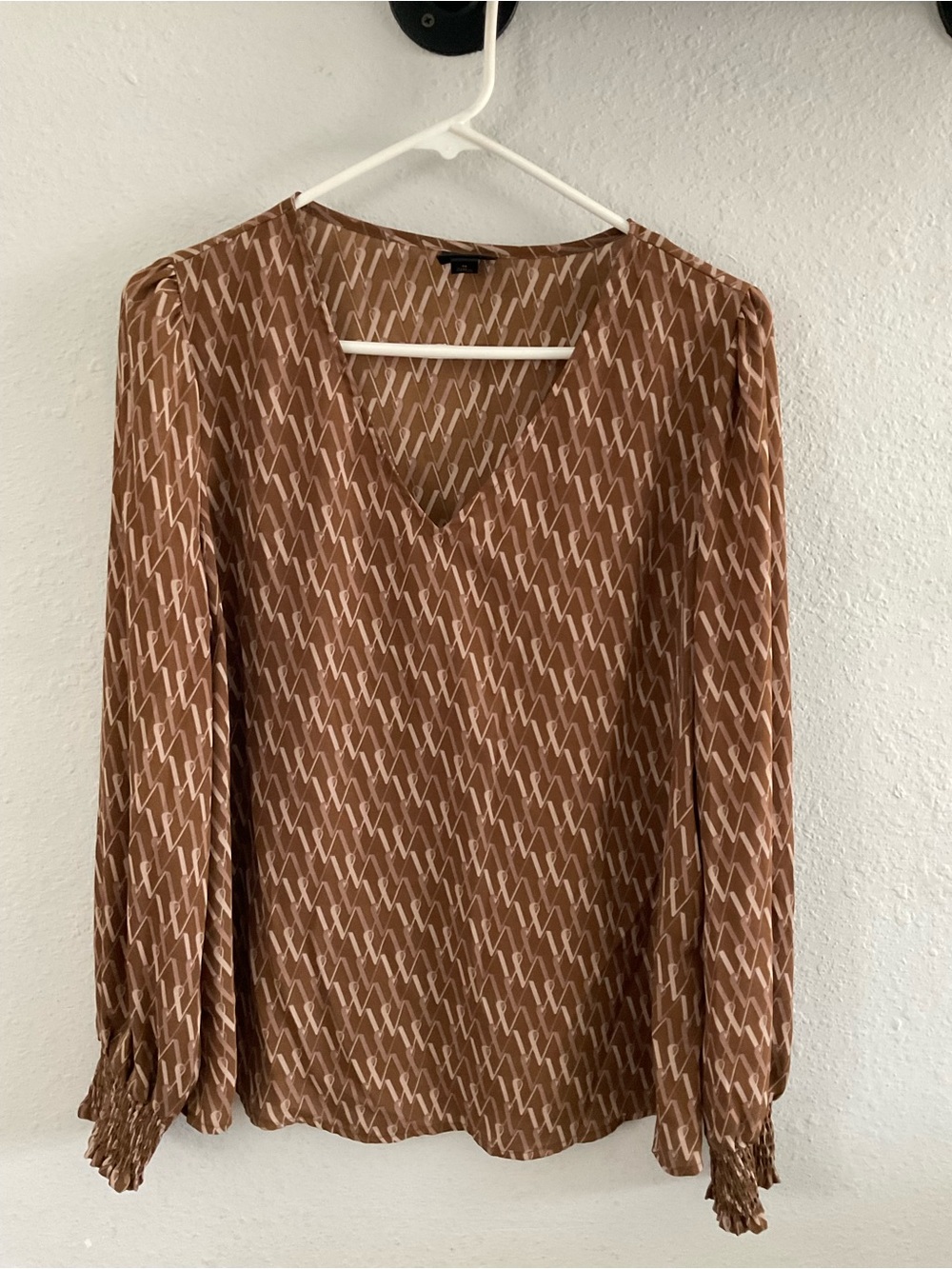 Worthington Brown Printed V-Neck Long Sleeve Blouse